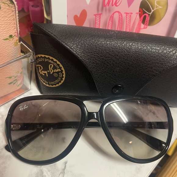 Used Ray-Bans - Picture 2 of 7